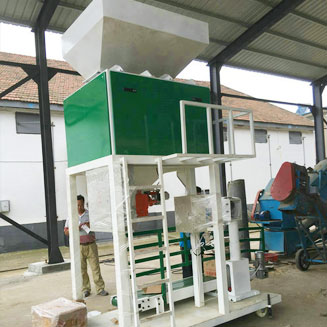 广西南宁自动定量包装秤正在进行安装调试！